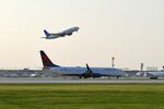 N47332 - B38M United Airlines Boeing 737 MAX 8 N47332 departing 10L ORD - by Mark Kalfas