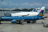  - Asian airliners at Hong-Kong - by Michel Teiten ( www.mablehome.com )