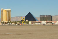  - Major hotels backdrop to the Atlantic Aviation Executive ramp at Las Vegas - by Terry Fletcher