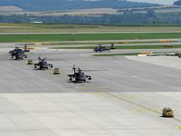  - US-Black Hawks arrived in VIE to receive fuel - by P. Radosta - www.austrianwings.info