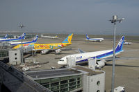  - Busy ANA ramp at Haneda - by Micha Lueck