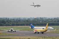  - Runway 05R - center of afternoon rush our..... - by Holger Zengler