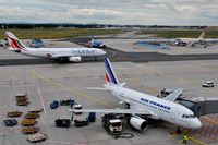  - That is what you can see from visitor´s terrace at terminal 2...... - by Holger Zengler