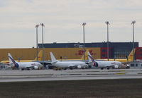  - No hands on deck at apron 4..... - by Holger Zengler