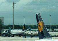  - Crowded apron at Terminal 2.... - by Holger Zengler