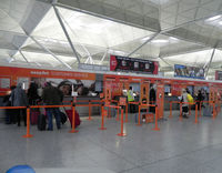  - Check in for EasyJet - by Henk Geerlings
