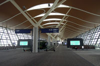  - The very spacious Terminal 2 at Pu Dong - by Micha Lueck