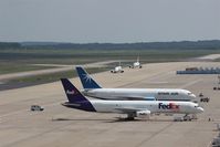  - Southern view along FedEx apron..... - by Holger Zengler