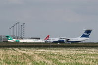  - Lazy sunday afternoon on apron 1 west..... - by Holger Zengler