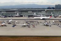  - While floating down to rwy 25C a crowded apron invites for a pic.... - by Holger Zengler